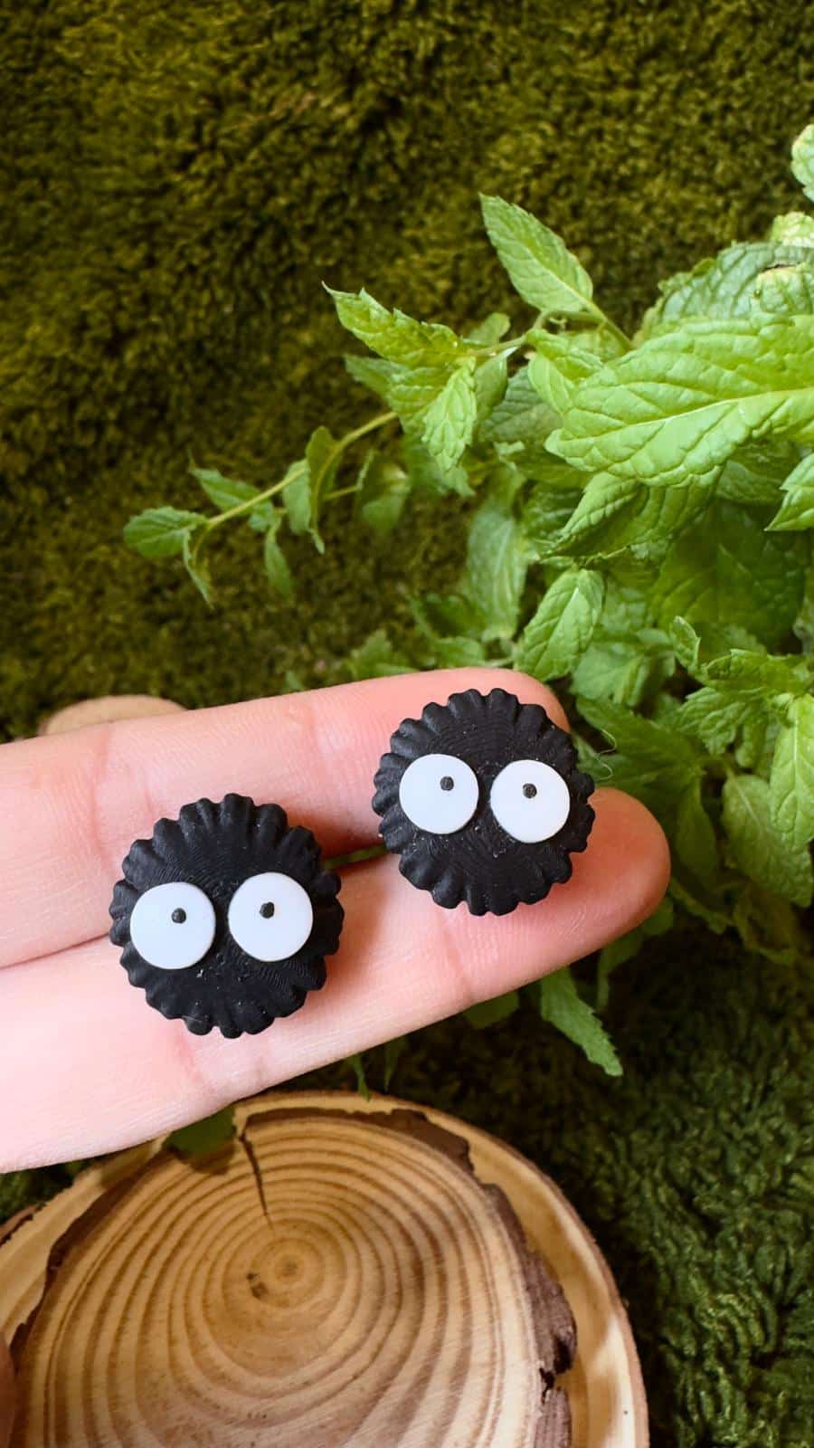 Pendientes pelusas ghibli botón medianas image 1