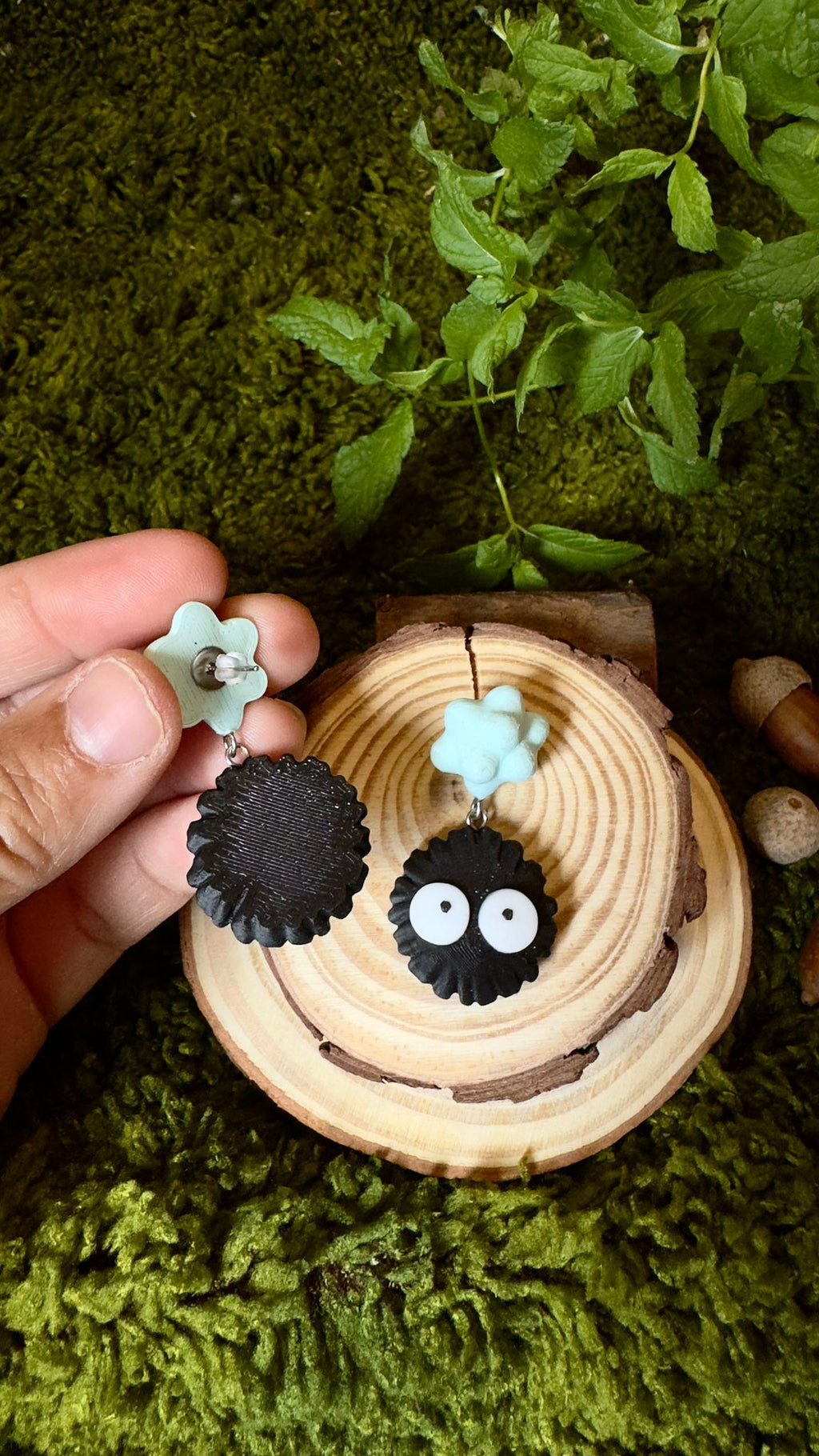 Pendientes pelusa polvo Ghibli azul image 1