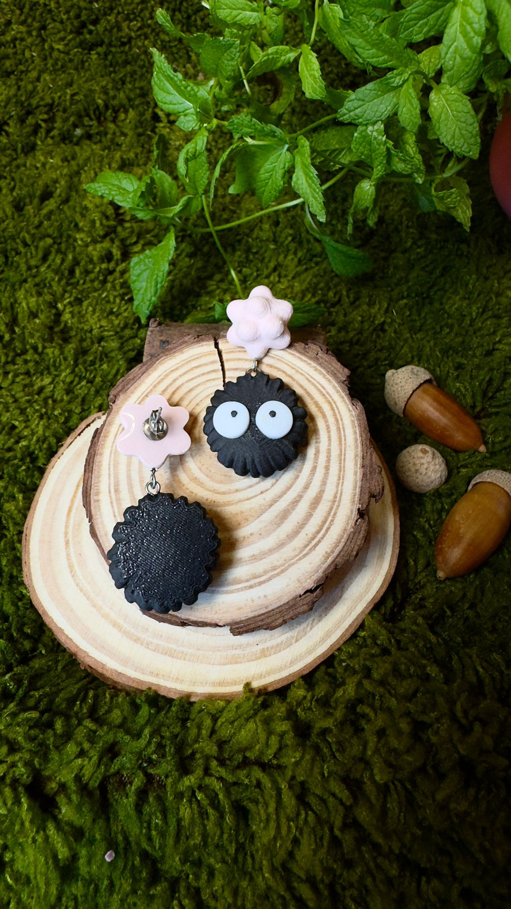 Pendientes pelusa polvo Ghibli rosa image 1