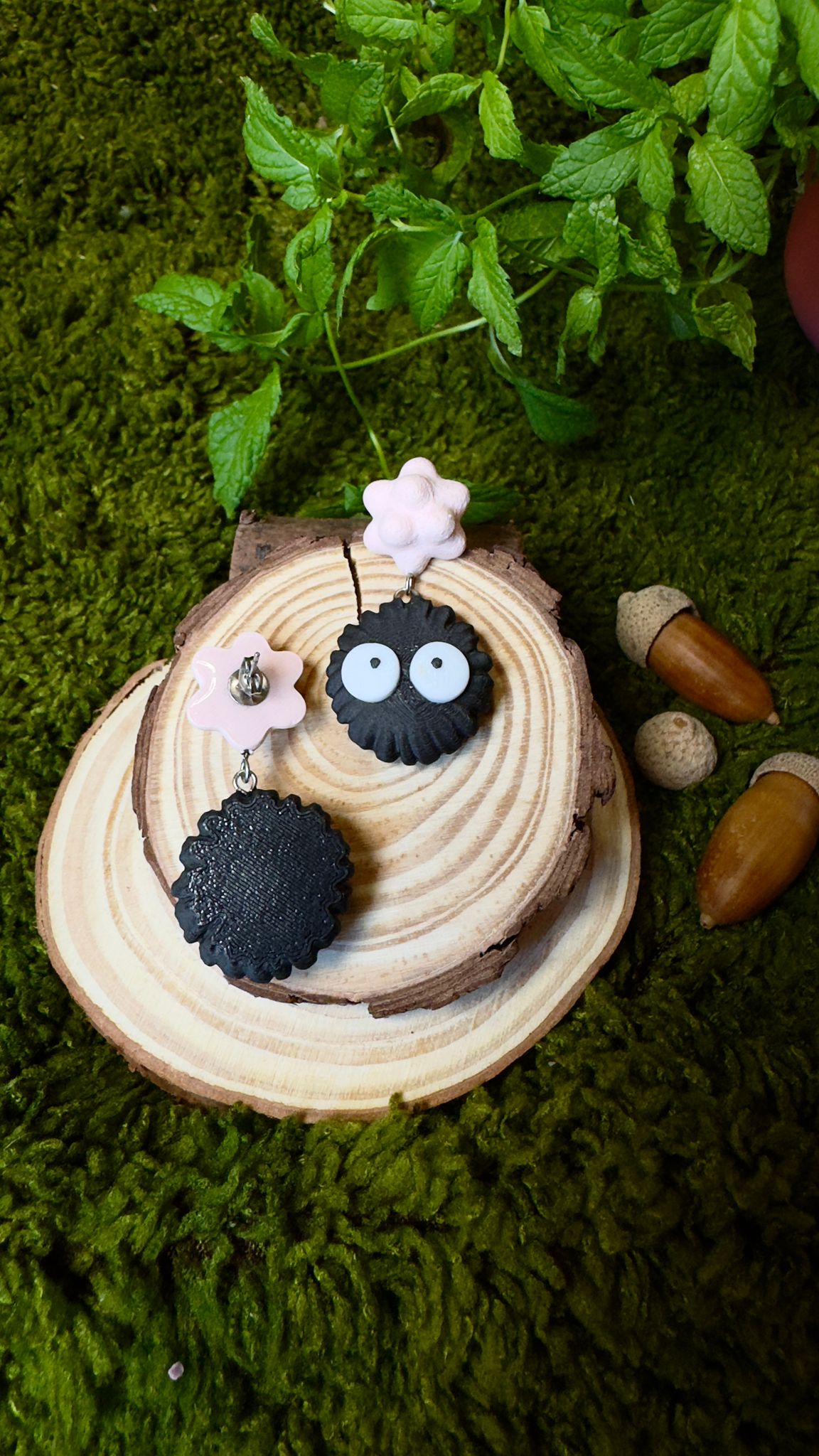 Pendientes pelusa polvo Ghibli rosa image 1