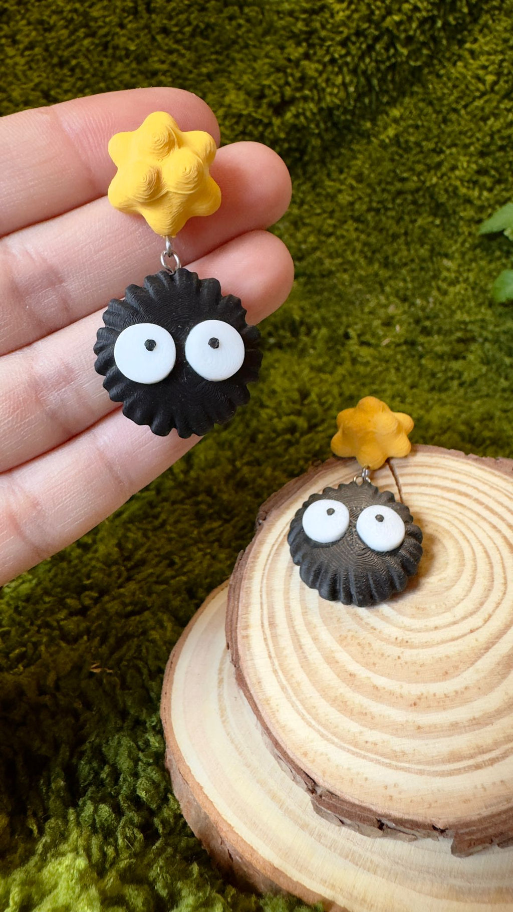 Pendientes pelusas del polvo ghibli amarillo image 0