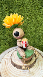 Mandrágora comiendo palomitas image 1