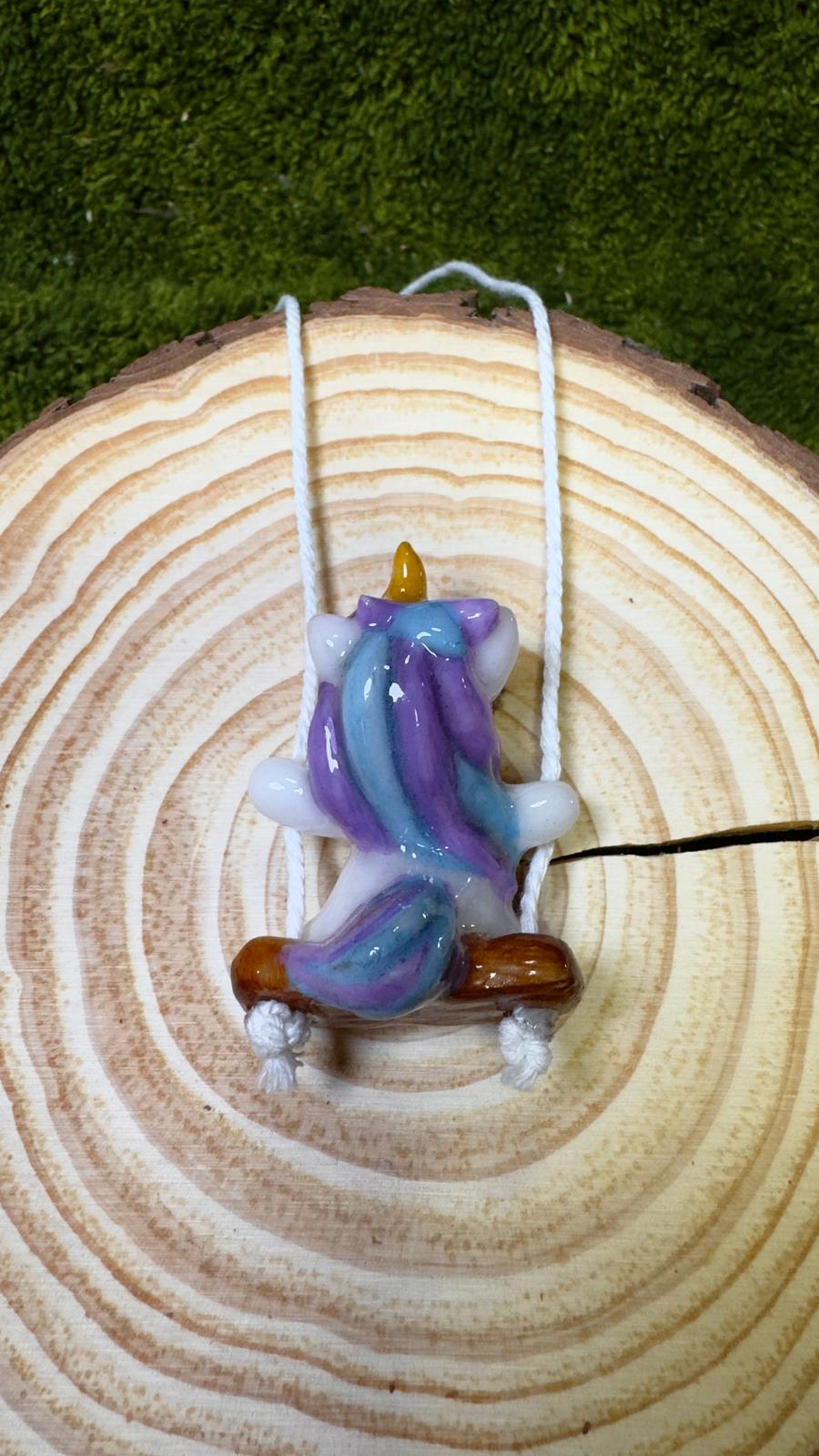Colgante Unicornio en columpio image 5