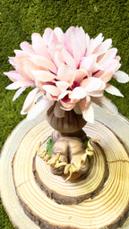 Mandrágora con libro y flor rosa image 3