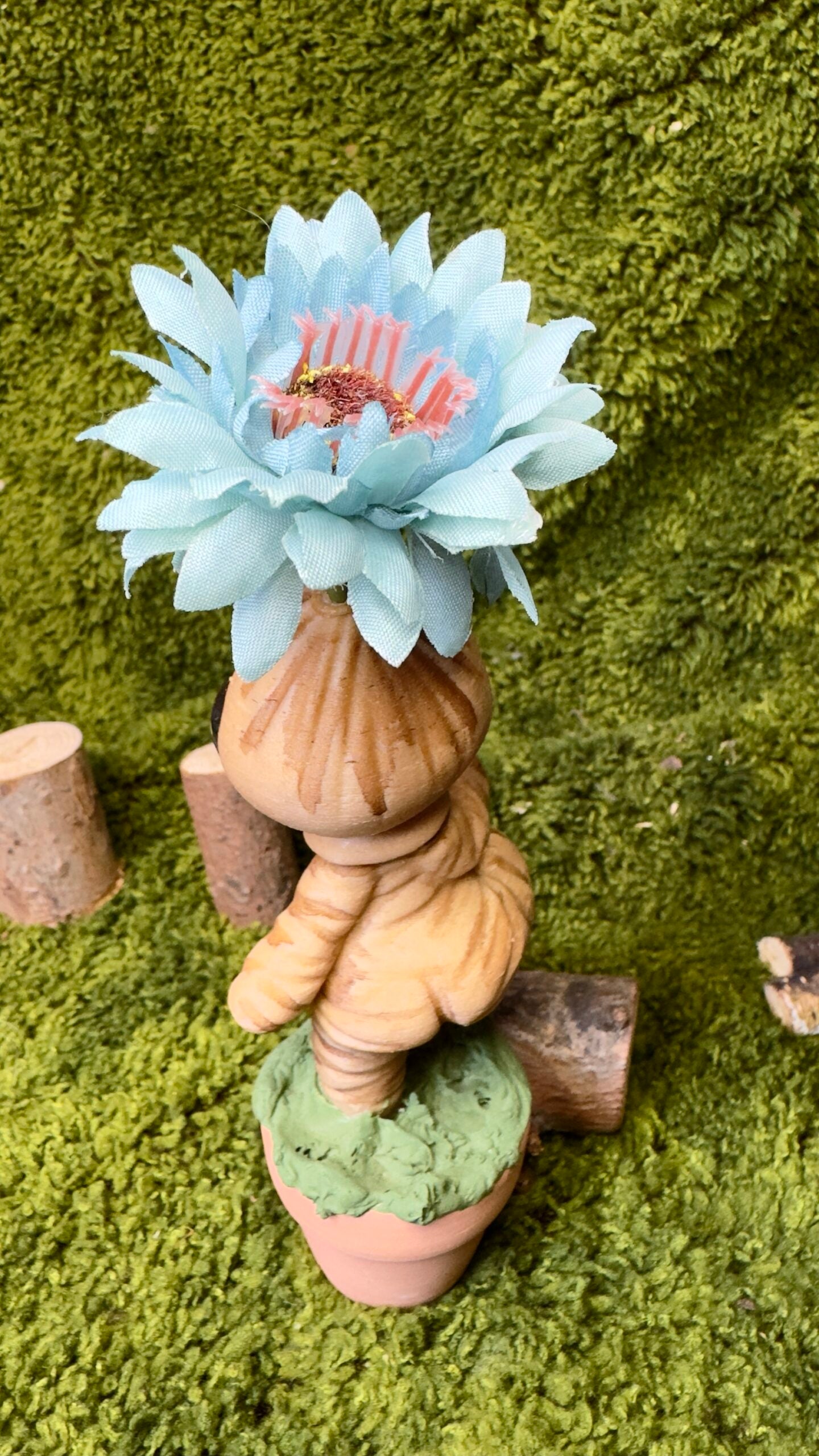 Mandrágora de madera flor azul y mariquita image 2