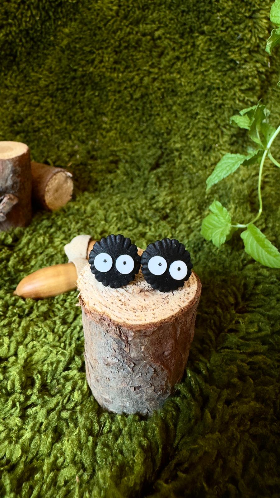 Pendientes pelusas Ghibli botón pequeños image 1