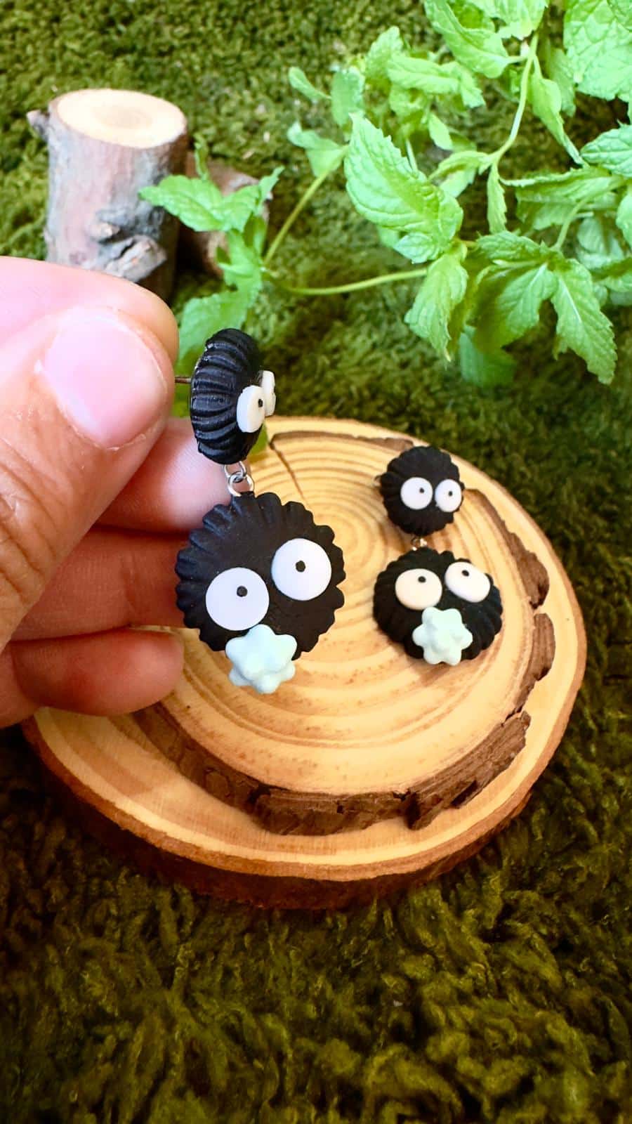 Pendientes pelusas polvo Ghibli caramelo azul image 1