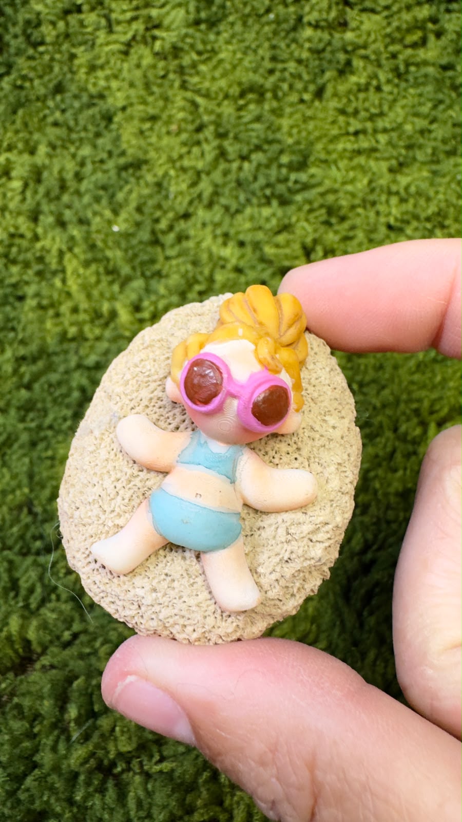 Broche niña playa