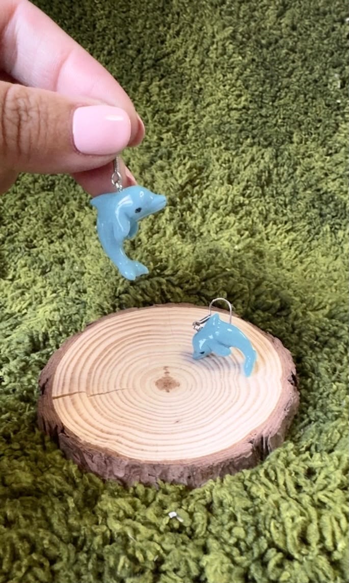 Pendientes delfines