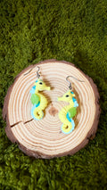 Pendientes caballito de mar amarillo