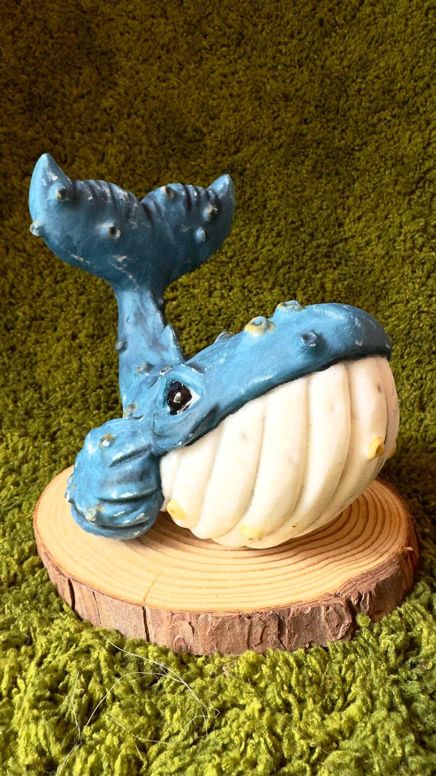 Escultura ballena azul mate