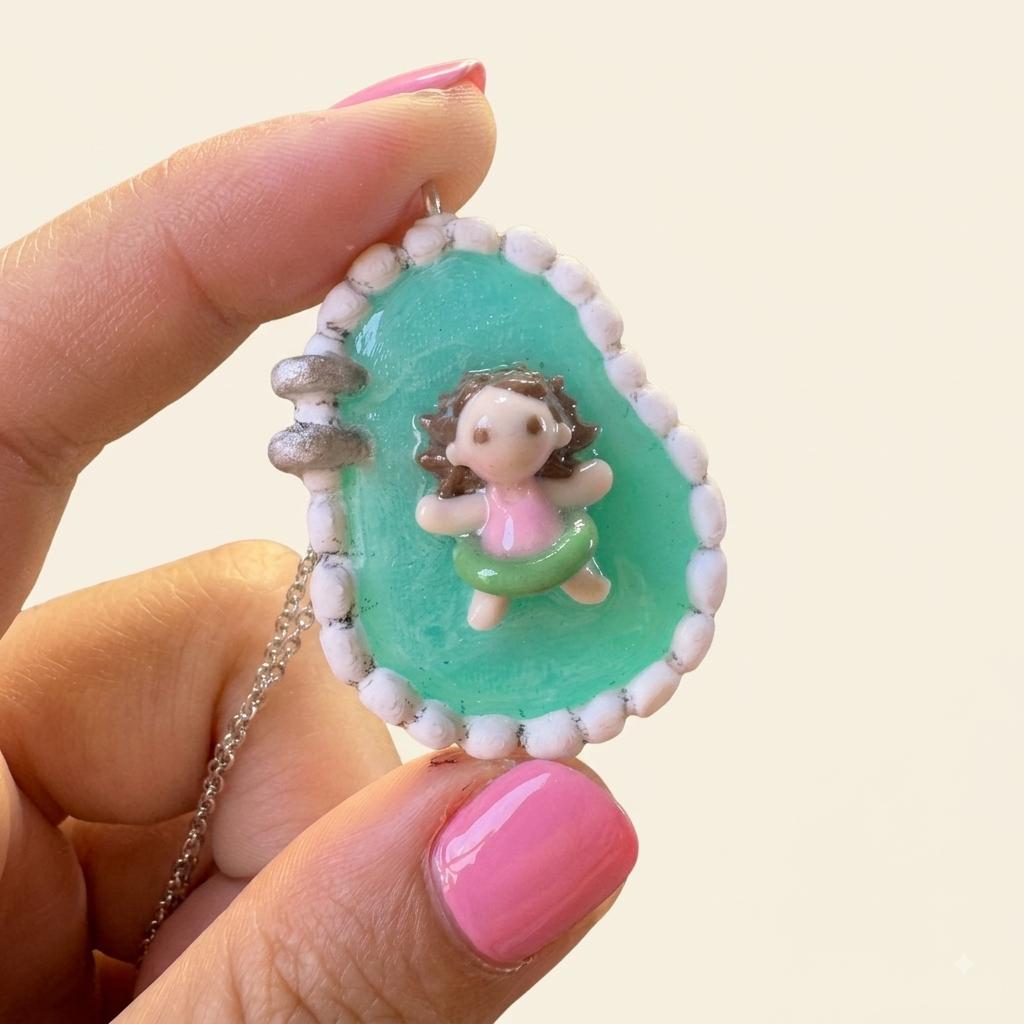 Colgante niña piscina