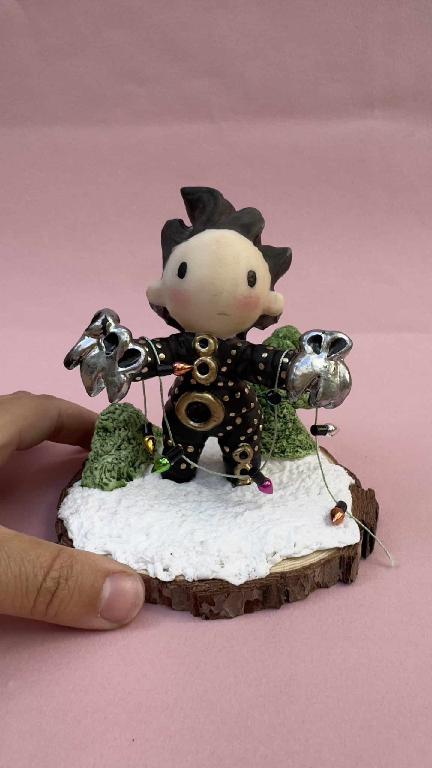 Art toy Eduardo Manostijeras image 3