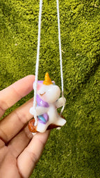 Colgante Unicornio en columpio image 0