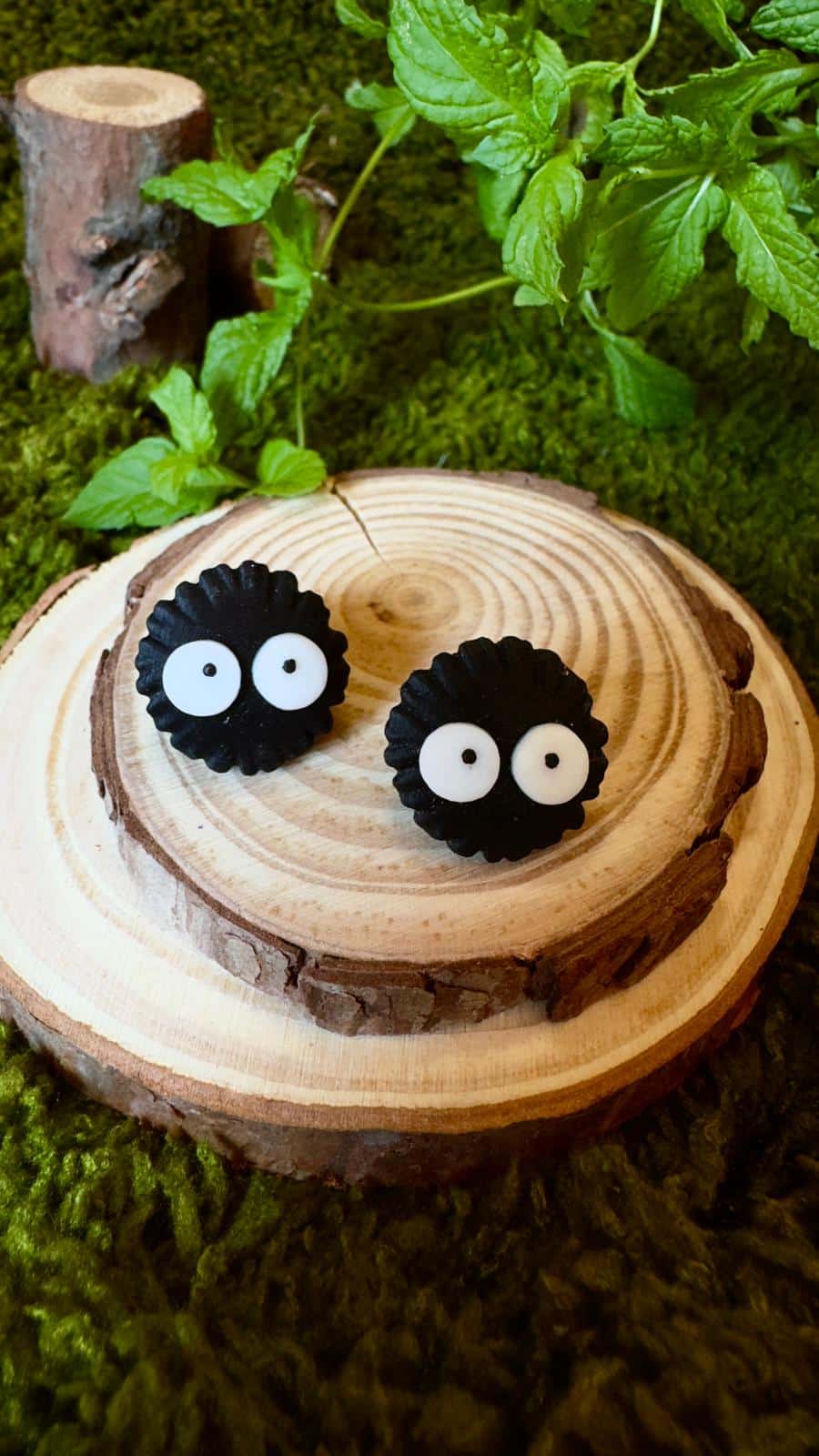 Pendientes pelusas ghibli botón medianas image 0
