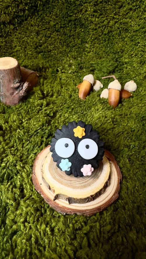 Broche pelusa del polvo Ghibli image 0